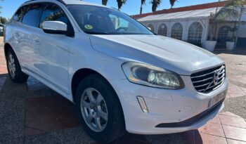 VOLVO XC60 D3 MOMENTUM 138CV lleno