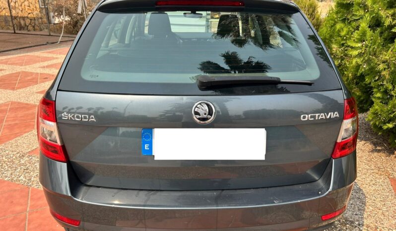 SKODA OCTAVIA COMBI AMBITION 1.6 TDI 115CV 2020 lleno