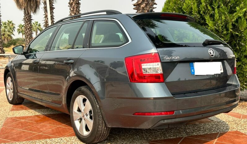 SKODA OCTAVIA COMBI AMBITION 1.6 TDI 115CV 2020 lleno
